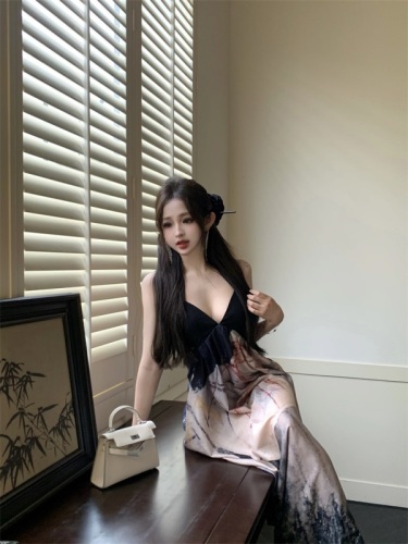 Real shot of Chinese style ink print dress for women, summer niche design, suspender sexy V-neck lazy skirt