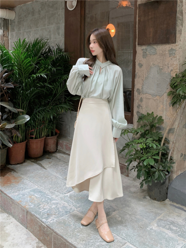 Real shot!  Design sense French niche loose and versatile shirt high waist slim irregular skirt