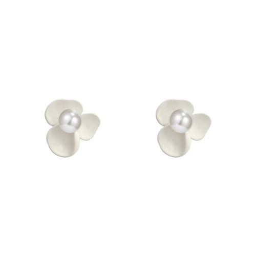 实拍日韩夏季新款白色小花朵珍珠耳环女简约小巧耳钉耳饰