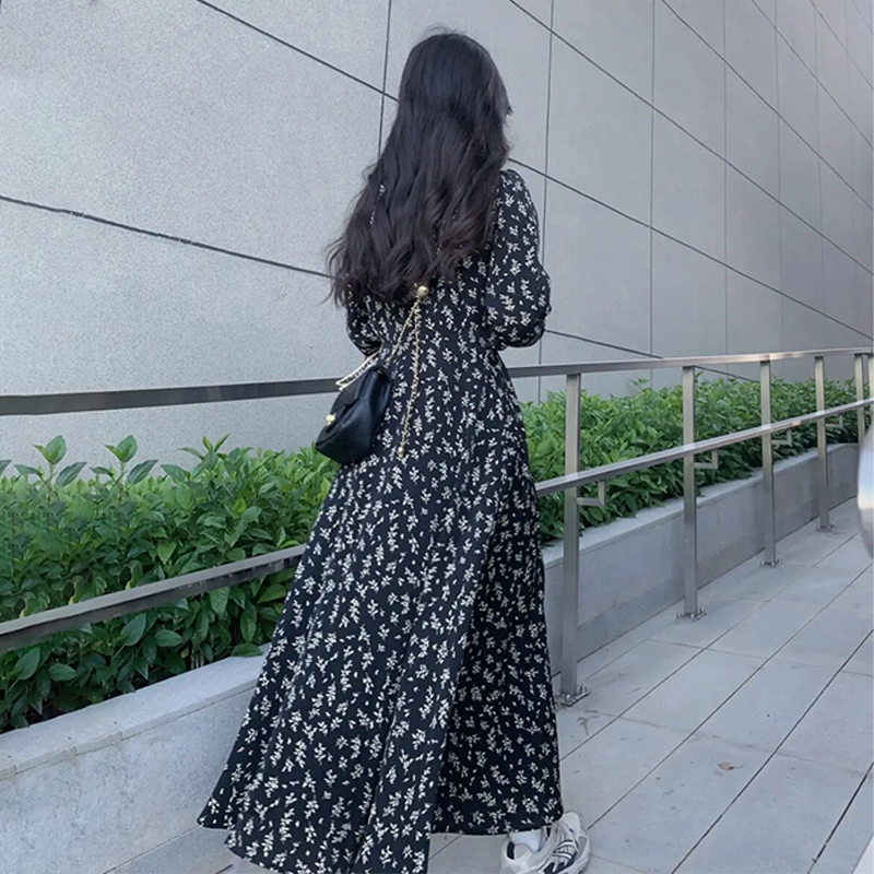 牛仔外套長袖碎花連衣裙子女春冬2024新款茶系穿搭一整套裝早春季