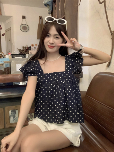 Actual shot of the new Korean style sweet polka dot small flying sleeves age-reducing simple shirt top