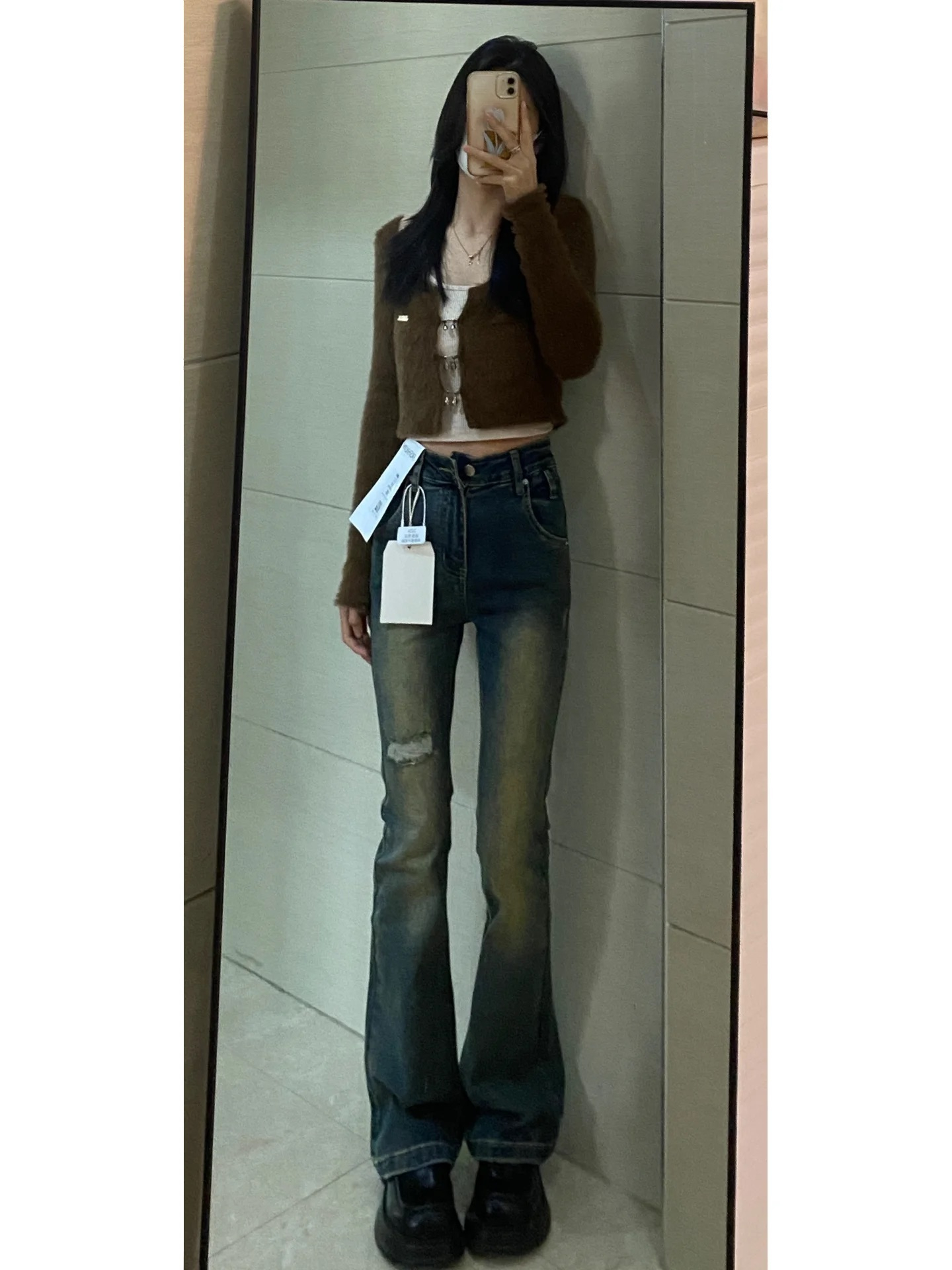 Not a real shot of American retro micro-flared ripped jeans hot girl sexy tight niche horse hoof pants