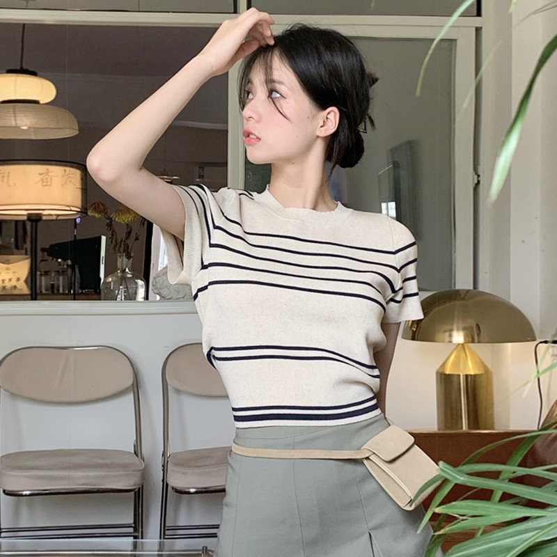 條紋針織短袖T恤女夏季薄款2024新款辣妹設計感小眾修身短款上衣