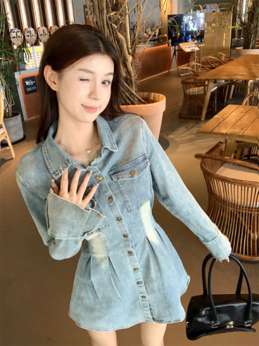 Actual shot of early spring Korean chic simple design waist-cinching washed denim skirt with anti-exposure short style