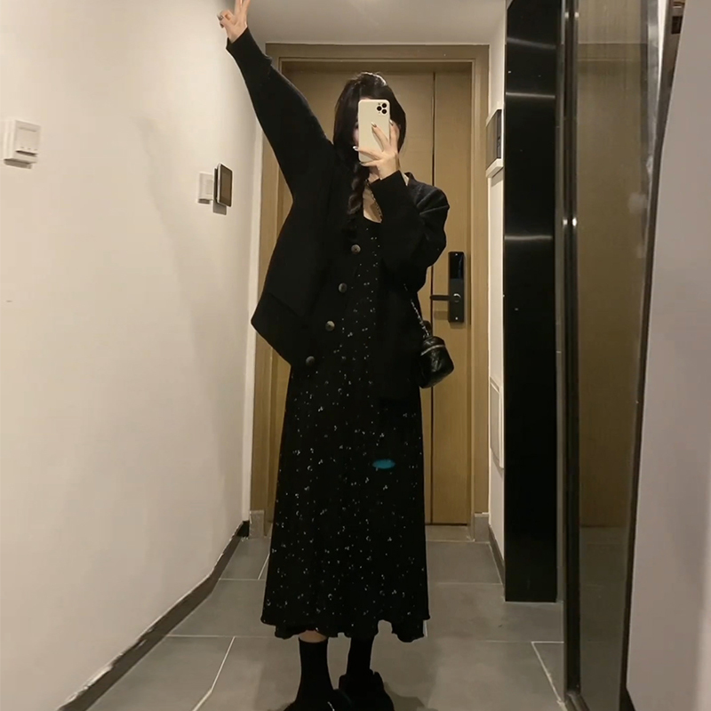小個子黑色碎花吊帶連衣裙子女夏季2024新款包臀魚尾海邊度假長裙