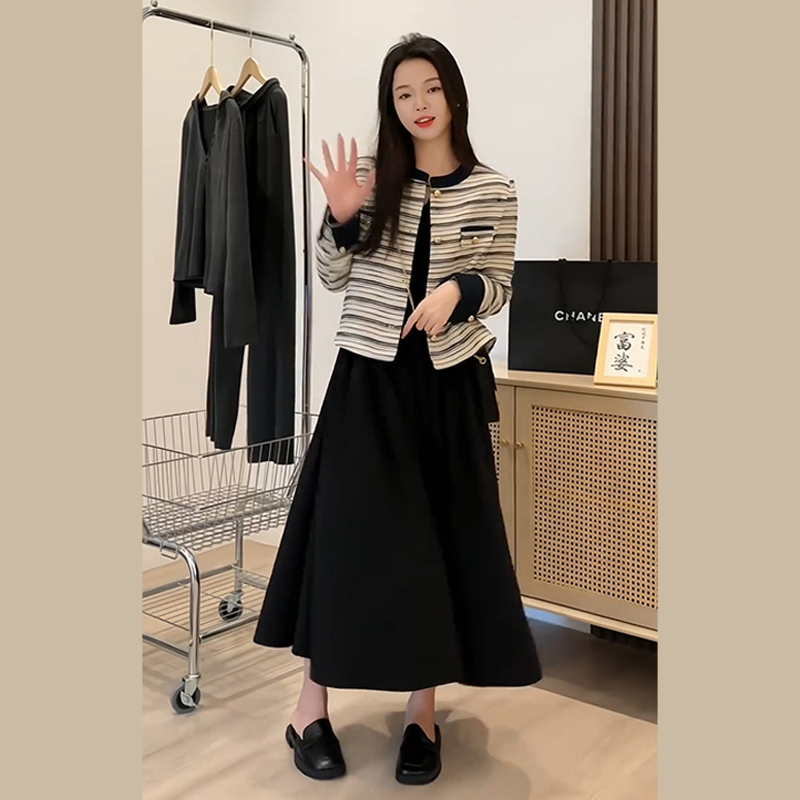 赫本風黑色長袖連衣裙子女2024新款早初春季法式高級感長裙小個子