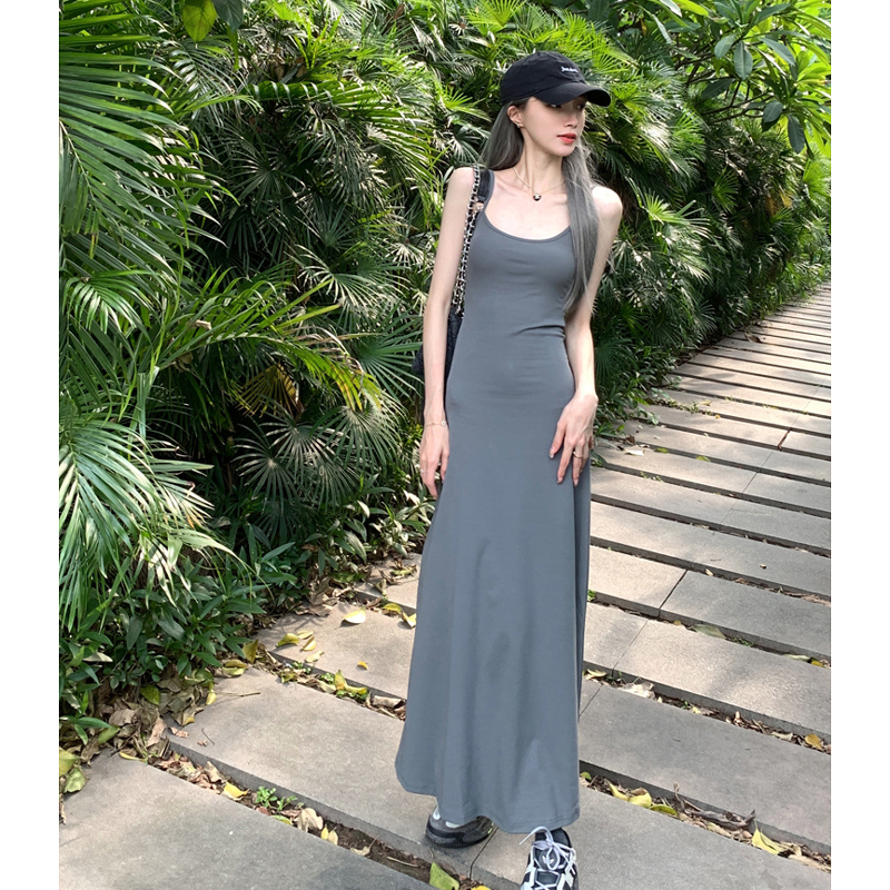 灰色無袖吊帶連衣裙子女裝夏季新款茶歇法式緊身修身顯瘦收腰長裙