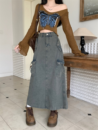 Real shot of denim skirt for women in spring and autumn with large pockets, mid-length American workwear skirt with slits and hip-hugging skirt