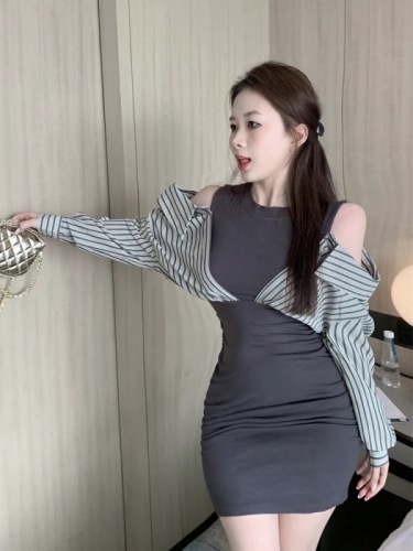 Hot girl fake two-piece denim splicing knitted dress for women spring and autumn new style petite slim off-shoulder skirt