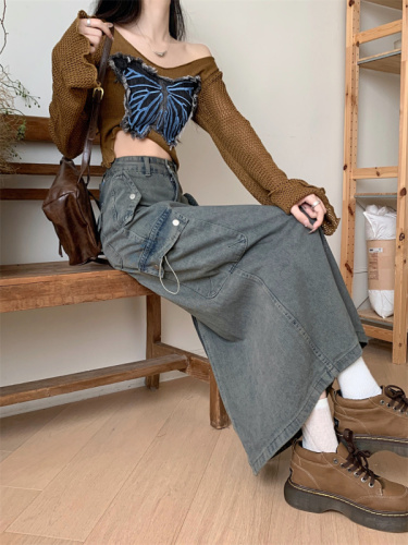 Real shot of denim skirt for women in spring and autumn with large pockets, mid-length American workwear skirt with slits and hip-hugging skirt