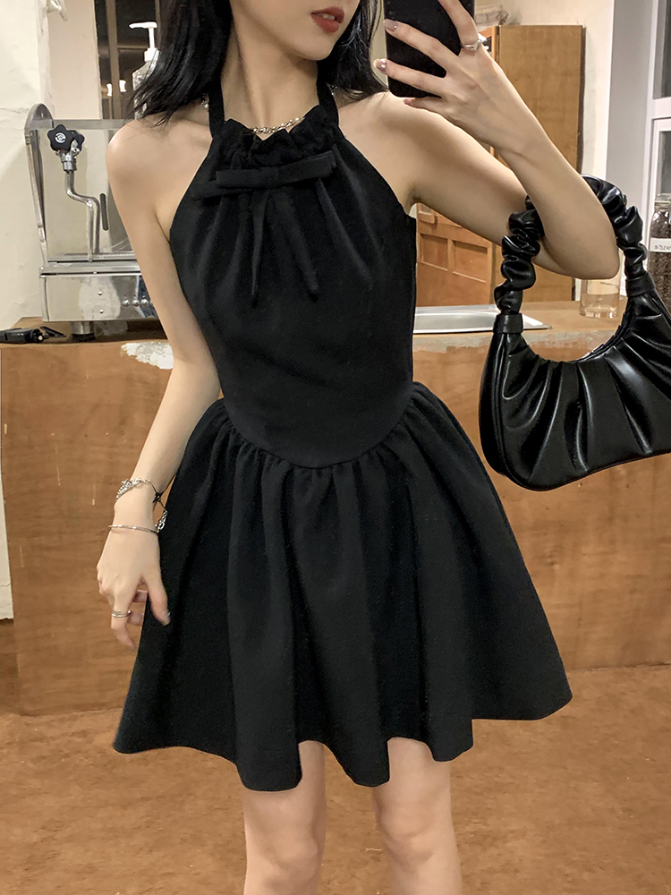 女春夏季掛脖吊帶黑色連衣裙設計感小眾千金公主風生日蓬蓬小黑裙