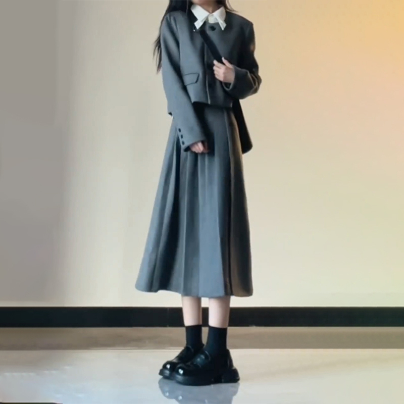 小香赫本風高級感套裝2024新款女春冬季小個子法式桔梗穿搭一整套