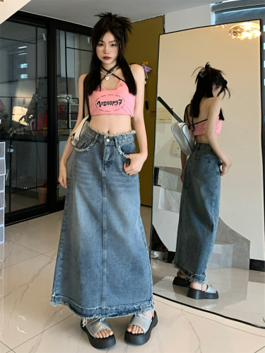 Real shot!  Retro denim skirt for women with loose drape, slimming pear-shaped figure, mid-length a-line skirt