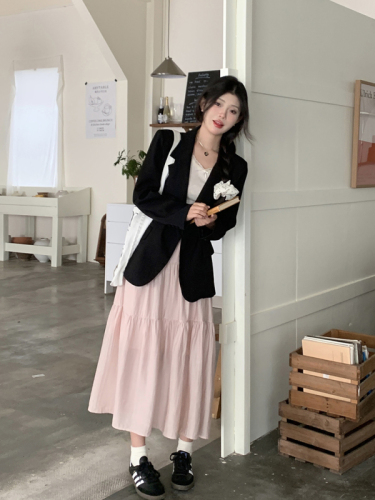 Actual shot: loose suit jacket + hollow bow bottoming small T-shirt + elegant A-line long skirt