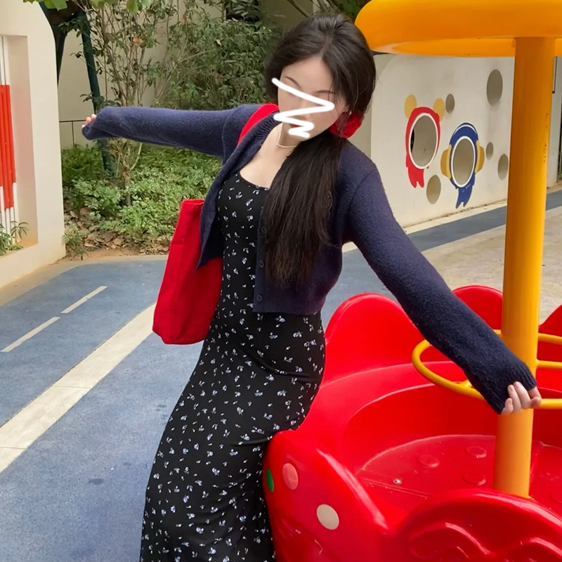 小個子黑色碎花吊帶連衣裙子女夏季2024新款包臀魚尾海邊度假長裙