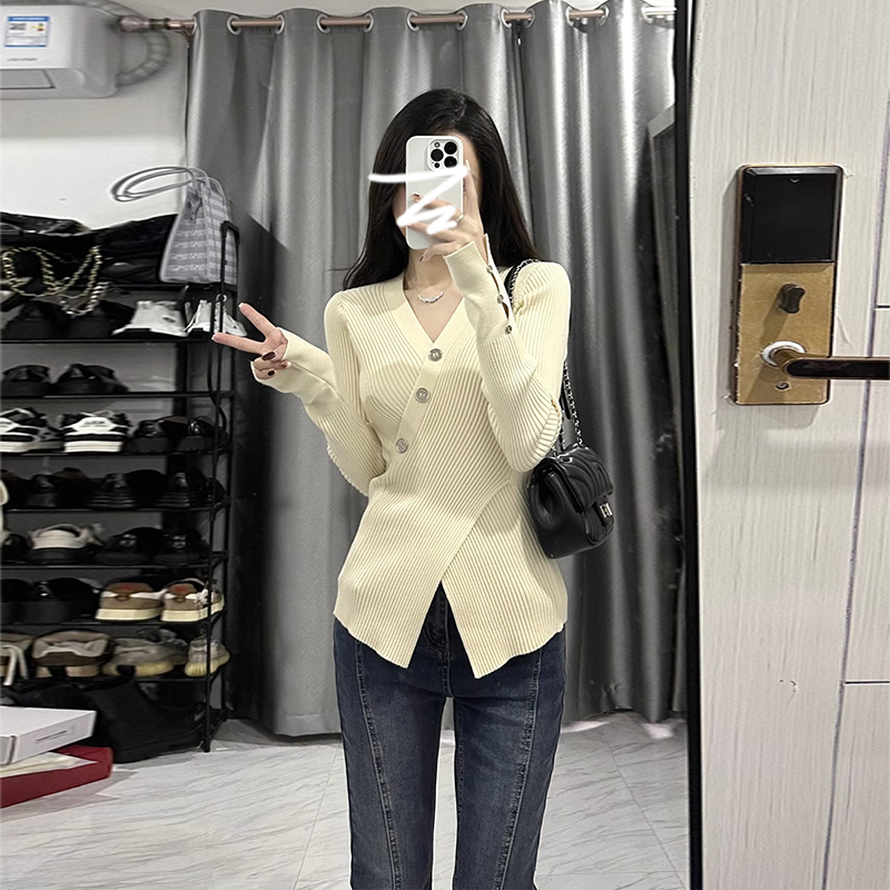 新年2024新款針織打底衫女裝春冬季高級感不規則上衣V領毛衣內搭