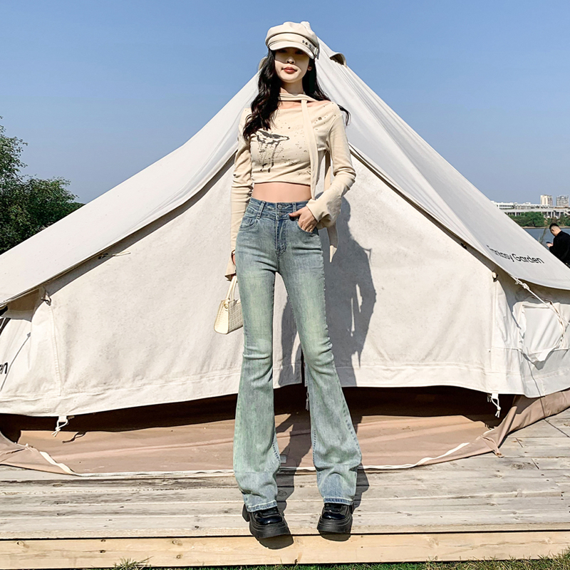 Real shot of high-quality light-colored micro-flared jeans for women in spring new style high-waist slim stretch-flared jeans with double buttons