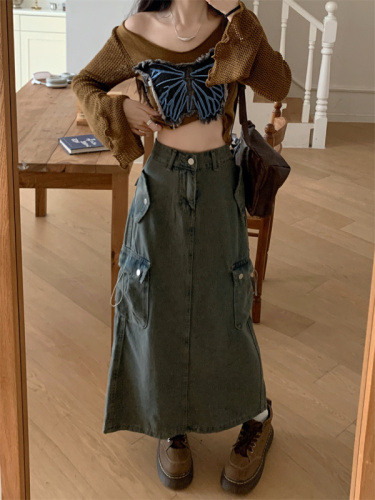 Real shot of denim skirt for women in spring and autumn with large pockets, mid-length American workwear skirt with slits and hip-hugging skirt