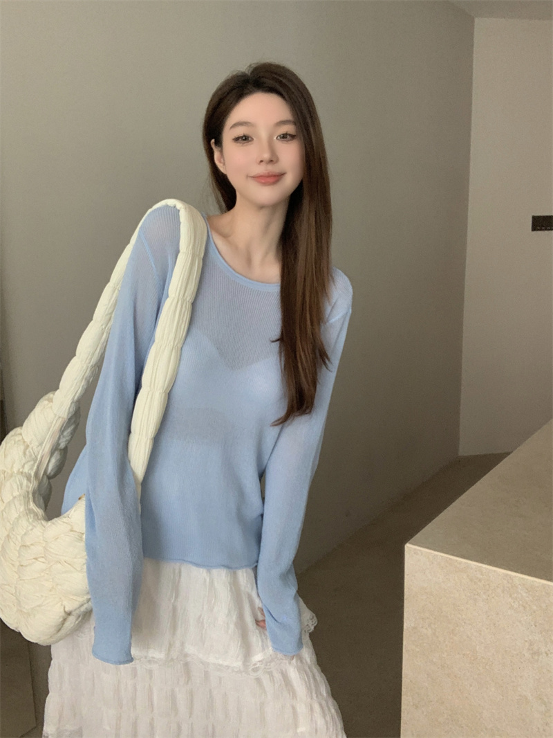 Actual shot of early spring round-neck loose, lazy and versatile candy-colored sunscreen top