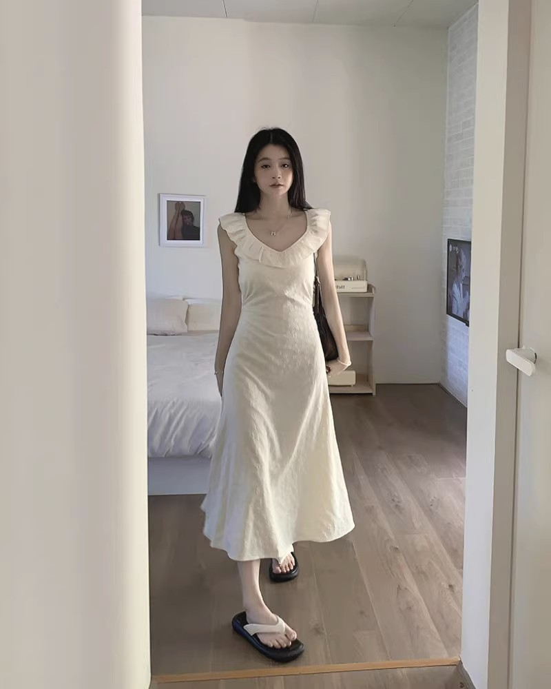 法式白色小飛袖吊帶連衣裙女夏季露腰甜美a字裙子海邊度假風長裙