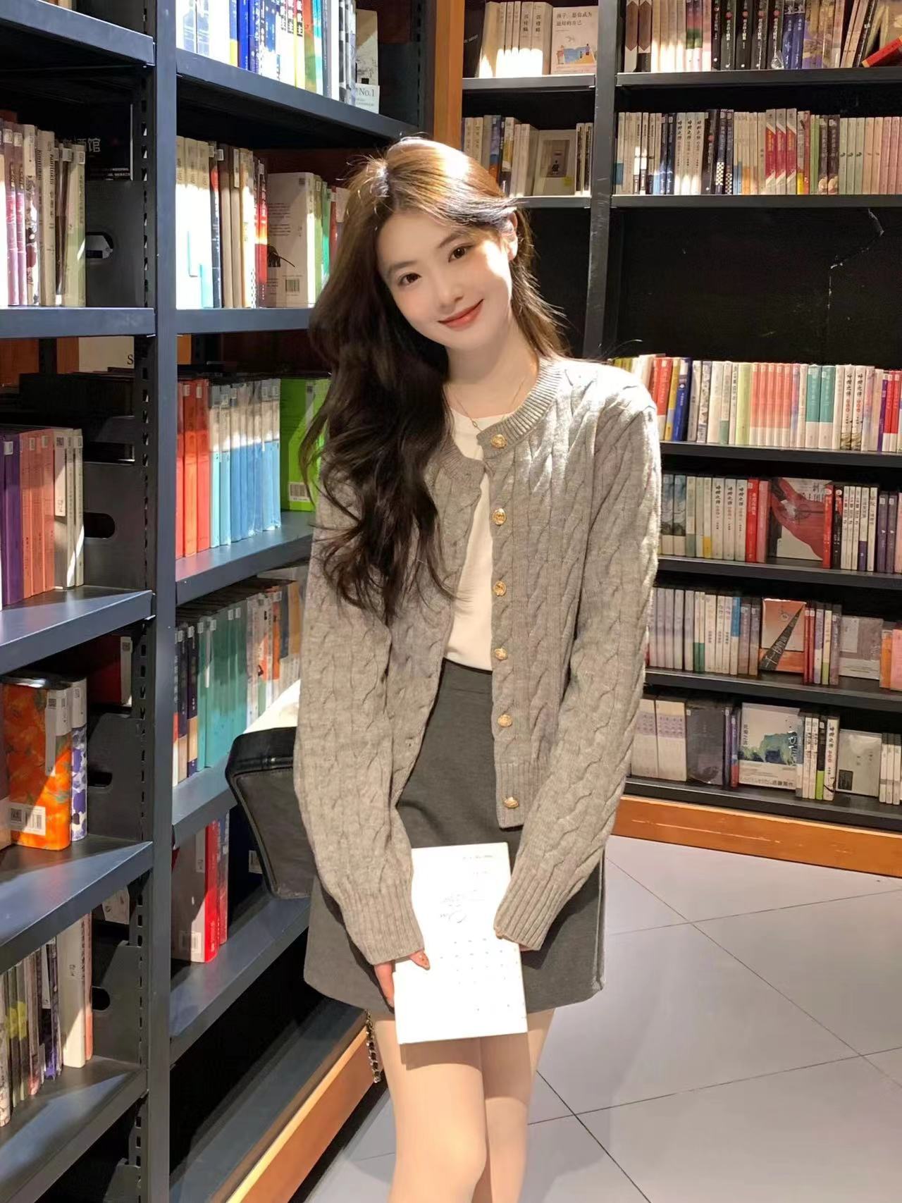 Spring New Button Cable Cropped Top Classic Versatile Gray Knitted Sweater Cardigan Jacket Twist Sweater Women