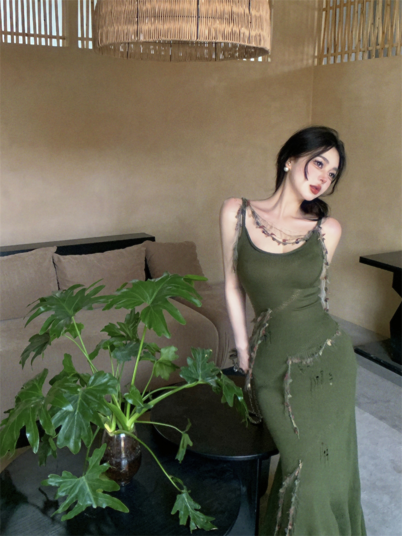 Real shot of fatal woman retro waist mid-length green knitted dress female hip-covering suspender long skirt