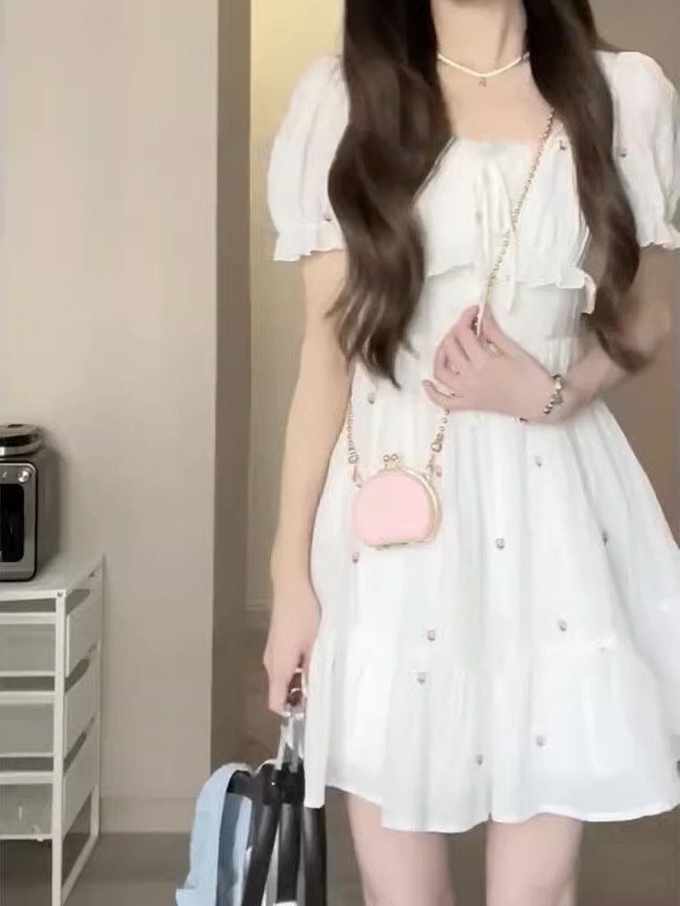 白月光短袖連衣裙收腰顯瘦長裙清新溫柔風刺繡小花森系杏色連衣裙
