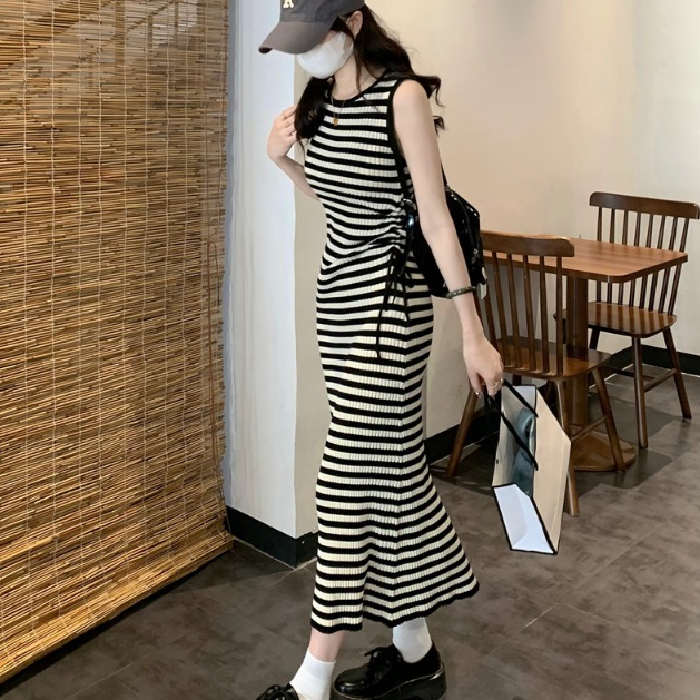 條紋圓領無袖連衣裙女夏季系帶收腰顯瘦包臀裙修身長款針織背心裙