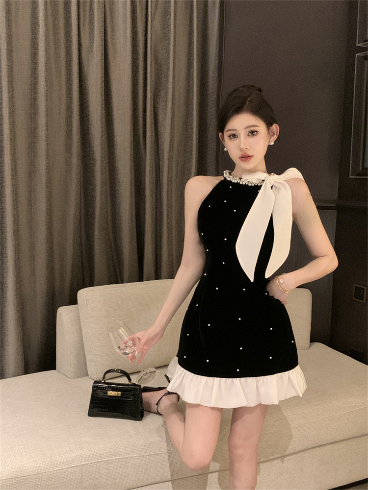 Actual shot of Heavy Industry custom-made diamond bow off-shoulder halter neck slimming spliced ​​dress
