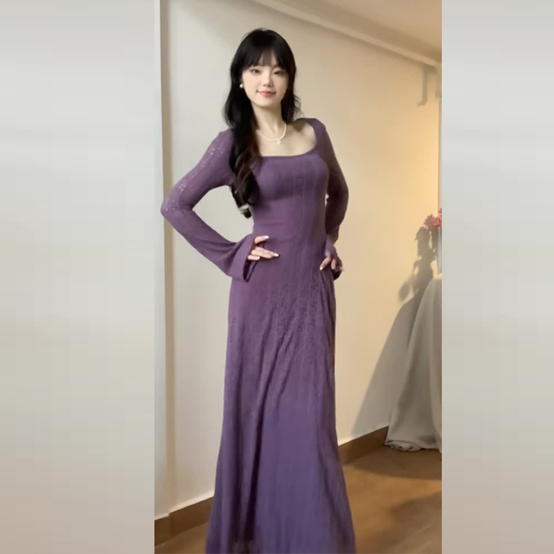 早春高級感法式紫色方領連衣裙子女2024新款長袖風情萬種掐腰長裙
