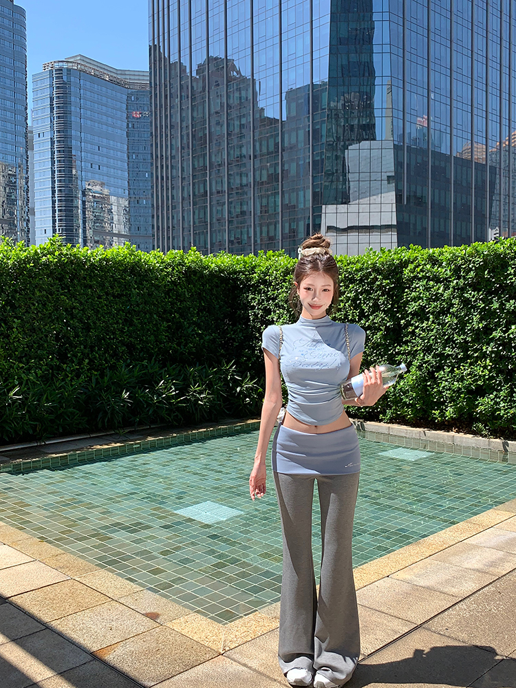 Real shot of two-color rhinestone half-high collar T-shirt + color-blocked fake two-piece low-waisted slim-fitting rhinestone micro-flared yoga pants