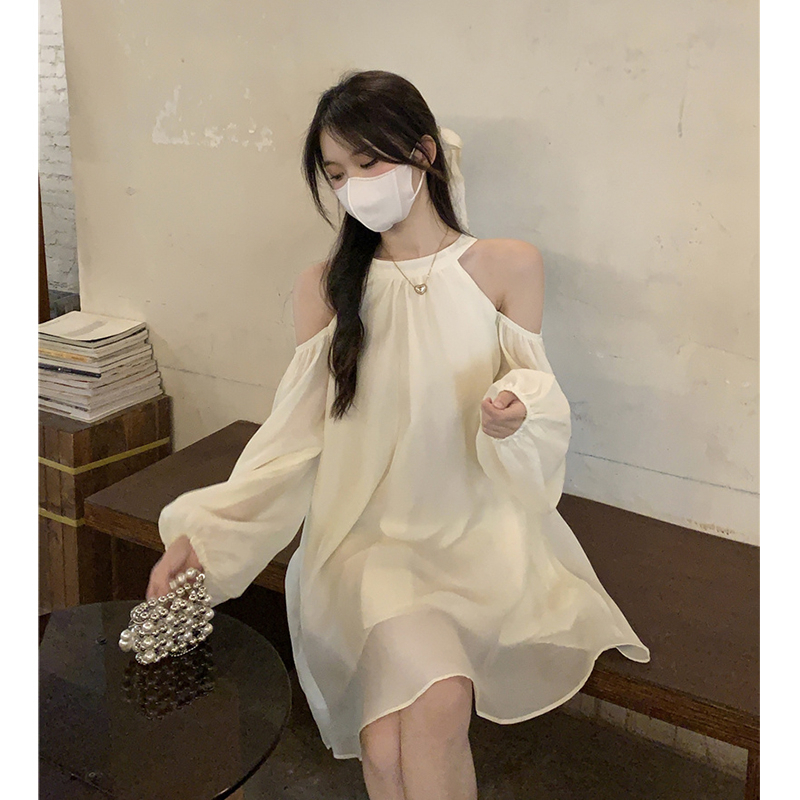 露肩掛脖設計感獨特連衣裙秋季2024新款寬鬆時尚氣質白色A字裙女