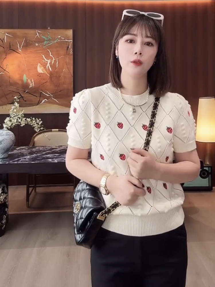 2024夏季新款時尚設計感減齡上衣女甜美別致櫻桃立體泡泡袖針織衫
