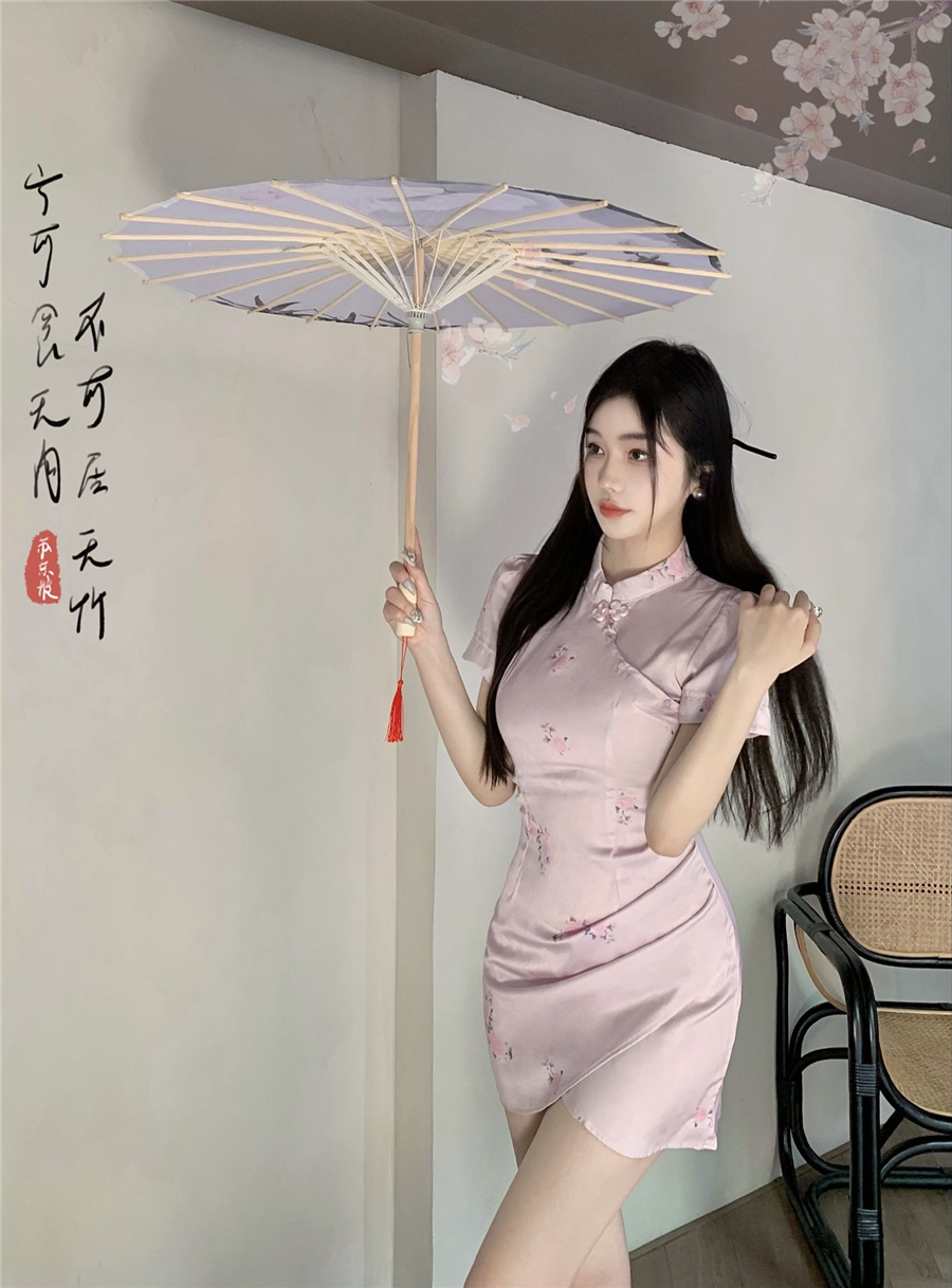 實拍新中式國風改良旗袍連衣裙夏高級感緞面收腰包臀短款連衣裙
