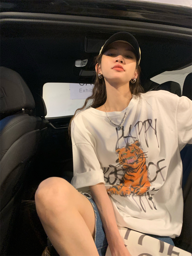 Real shot of retro American letter tiger print loose bottoming shirt white short-sleeved T-shirt