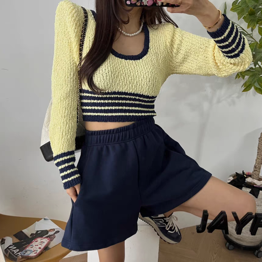 Korea's 24th early spring new women's color-blocked striped low-neck shoulder-padded slim knitted top