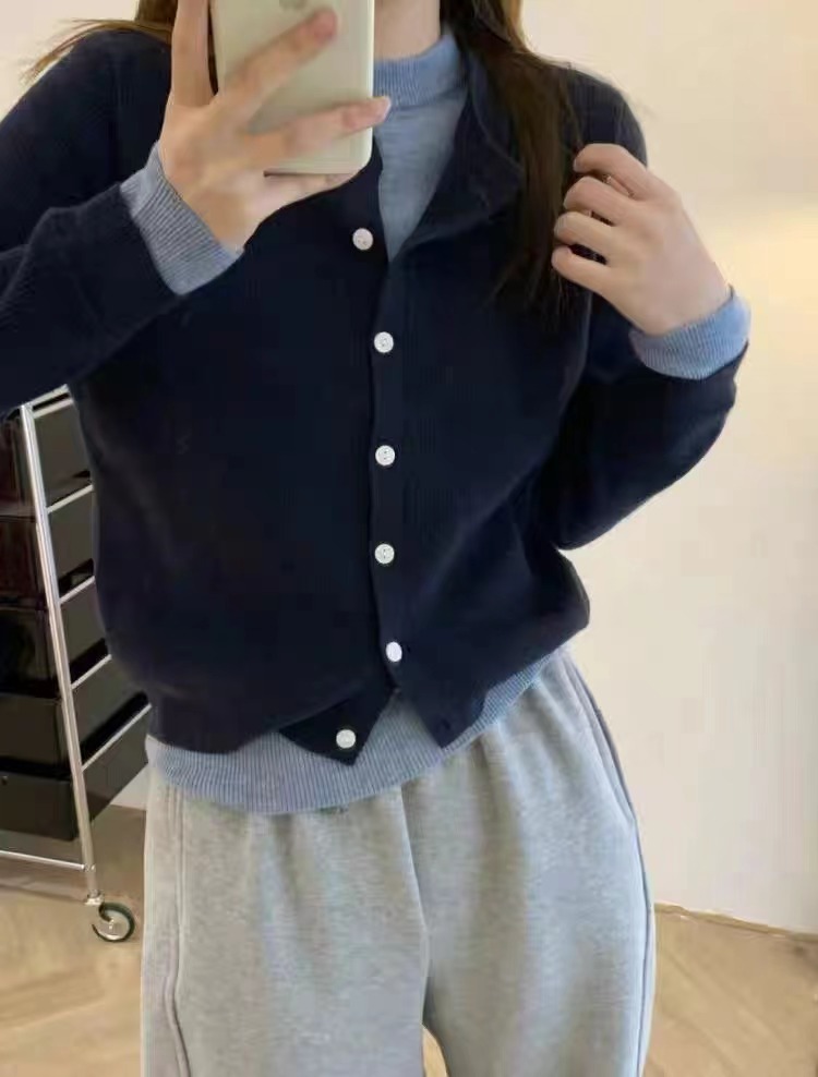 Navy blue fake two-piece sweater for women, spring style, unique and beautiful top, designed with a tea-like fragrance