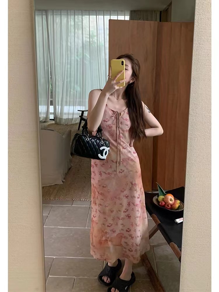 im向 日落粉特調 斜裁碎花吊帶連衣裙女春夏暈染色油畫茶歇裙子