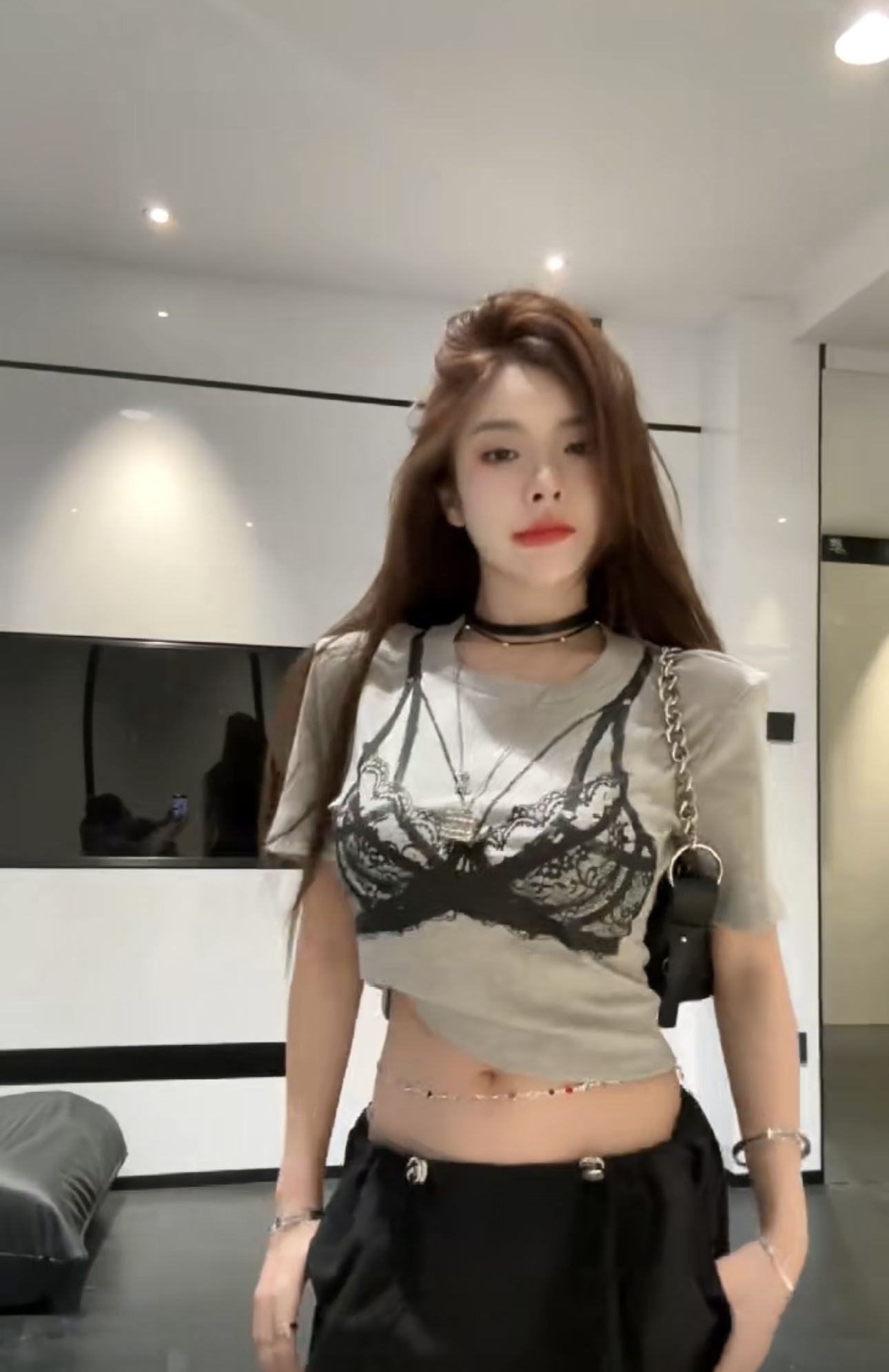純欲性感黑色假兩件短袖t恤女夏季高級感寬鬆短款獨特别致小上衣