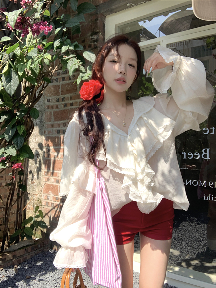 Real shot ~ V-neck ruffled splicing long-sleeved French mesh top + pocket hip shorts set