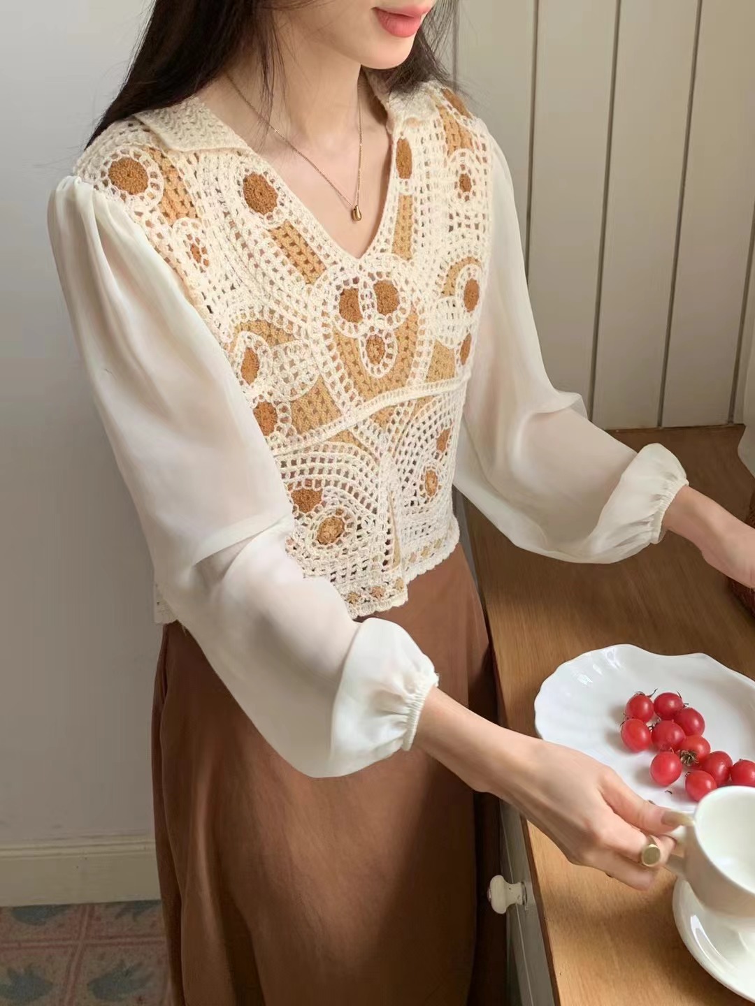 復古拼接鏤空V領雪紡襯衫早春女裝新款設計感短款長袖小個子上衣