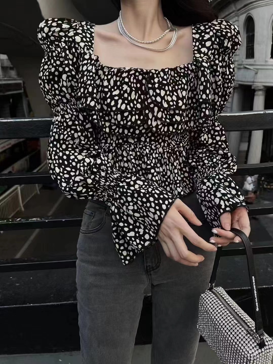 韓版洋氣泡泡袖褶皺設計感小眾上衣女荷葉邊超仙修身復古長袖小衫