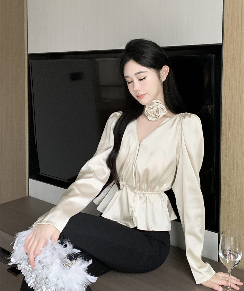 緞面氣質V領長袖襯衫女春收腰褶皺上衣立體花朵修身顯瘦短款襯衣