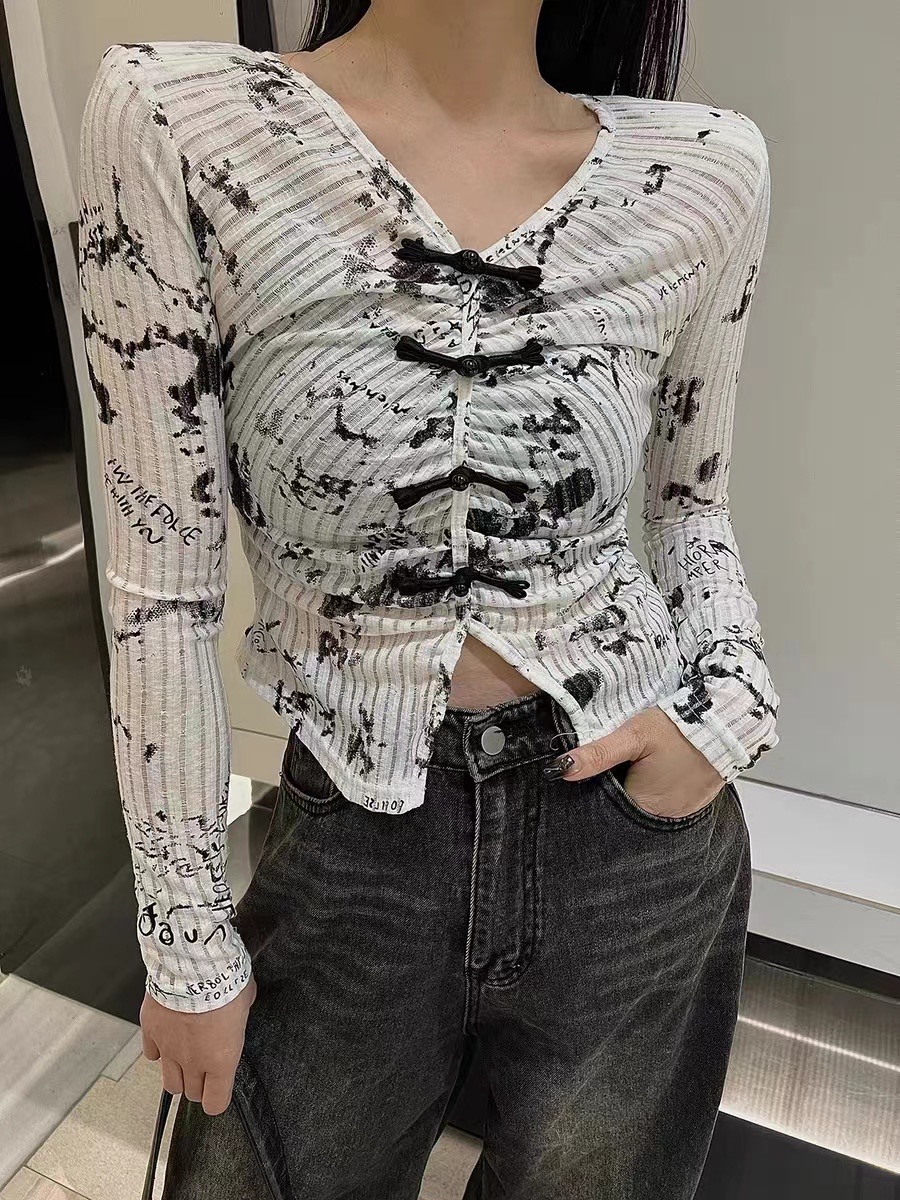 T恤女2024早春新款設計感水墨畫褶皺收腰顯瘦V領長袖短款上衣潮