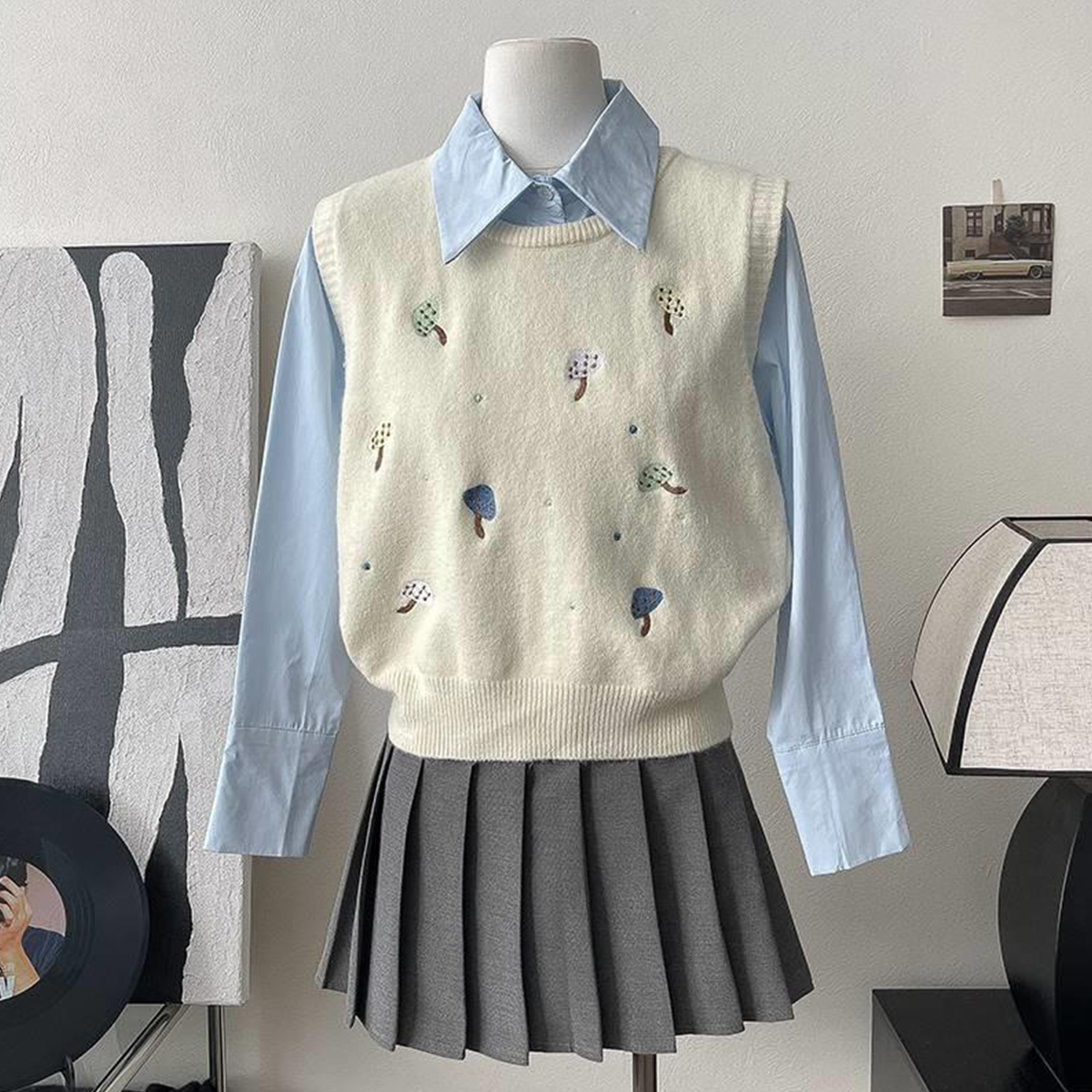 質檢官圖趣味刺繡圓領針織衫馬甲2024春季新款女裝無袖背心上衣