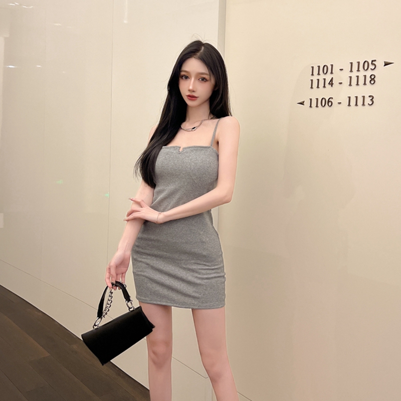 新款黑色純欲吊帶連衣裙女收腰小個子性感辣妹簡約高級包臀短裙夏
