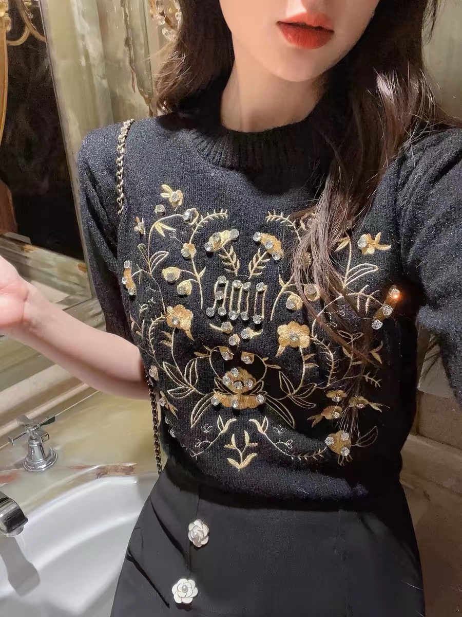 張心子品味咖獨特上衣超好看2024早春新款歐貨顯瘦短袖T恤女