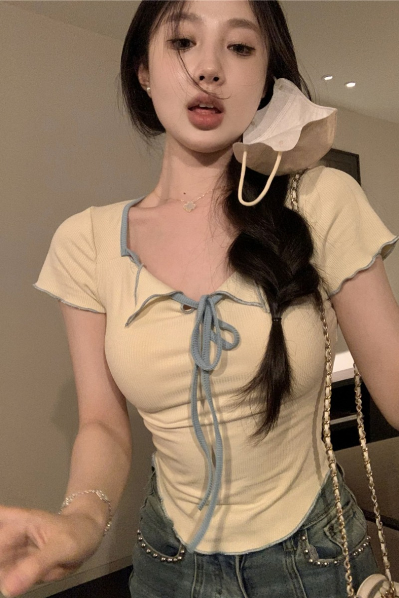 Hot Girl Yellow Square Neck Right Shoulder Short Sleeve T-Shirt Women's Design Niche Summer Short Slim Fit Strap Contrast Color Top
