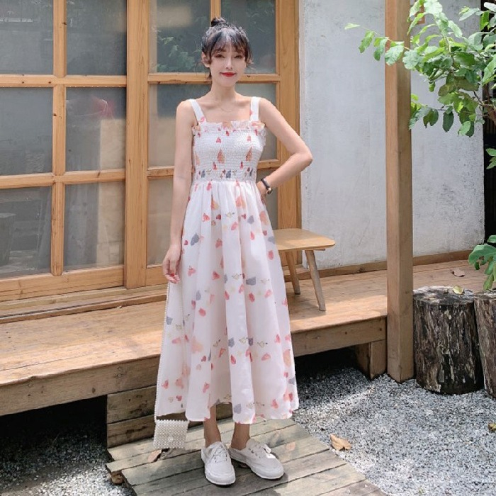 夏季2024新款很仙的森系閨蜜中長款收腰顯瘦碎花方領吊帶連衣裙女