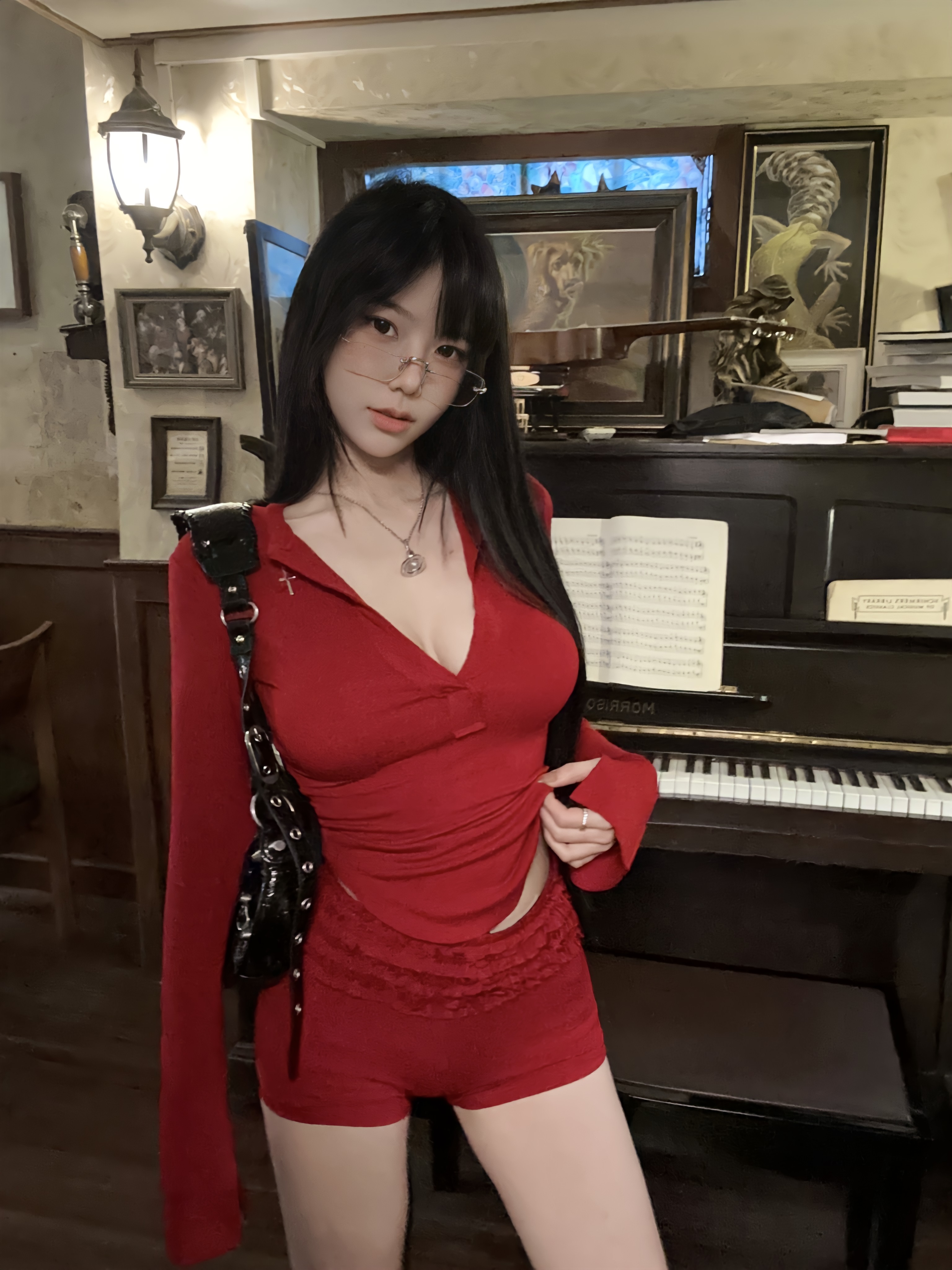 實拍 紅色v領長袖正肩T恤+設計感花邊提臀短褲